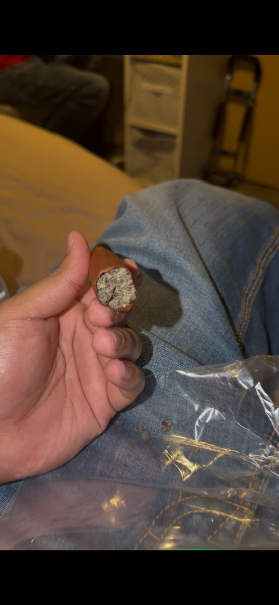 flipcinco8's tweet photo. Who trynna smoke sum then suck sum #latinas #dallas #fortworth #feed https://t.co/mEwWFNrqBf