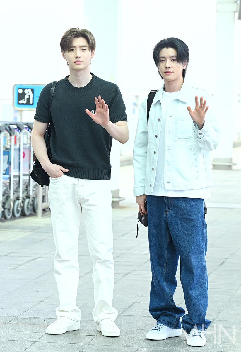 byeol_ice's tweet photo. 260619 엔하이픈 출국 프라다 기사사진

#성훈 #SUNGHOON (5) https://t.co/0Bzq3Pjojp