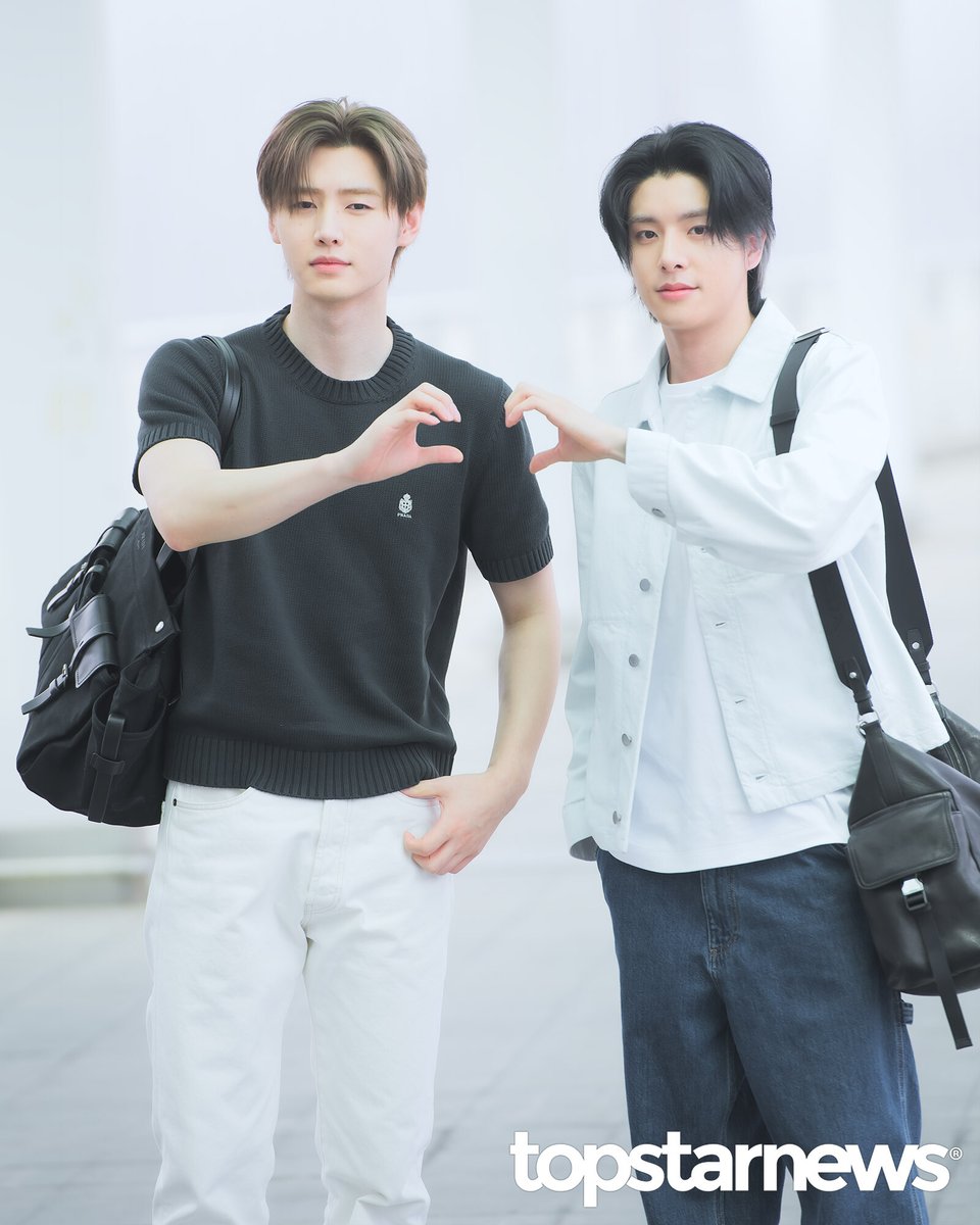 byeol_ice's tweet photo. 260619 엔하이픈 출국 프라다 기사사진

#성훈 #SUNGHOON (5) https://t.co/0Bzq3Pjojp