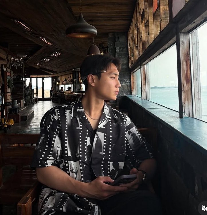 jayinluv's tweet photo. na copa de 2022 eu como toda ser humana com noção também achava o cho guesung lindo porém esse ano apaixonei pelo paik seungho, é meu número 👀 https://t.co/LtJ5XOj1Q4