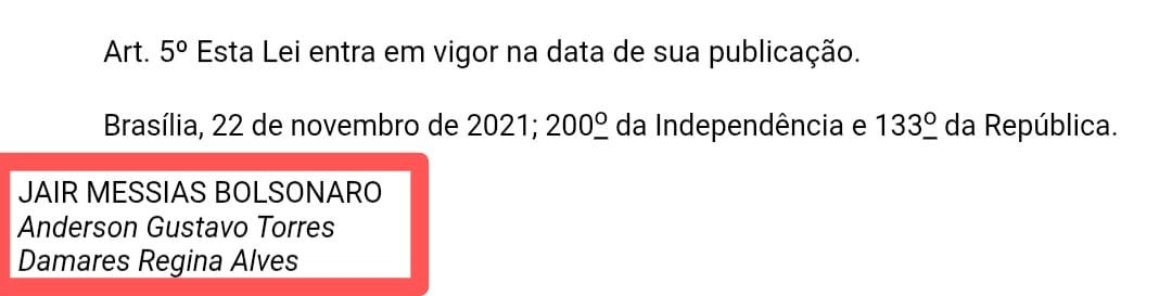 CaminhoDaMissao's tweet photo. Um homem inocente pode ser preso por causa de uma lei feminista do bolsoanro, e há quem ache que essa familia é de direita. https://t.co/F4NtxBy6PG