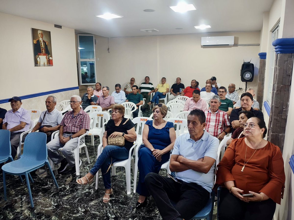 EcuadorCorte's tweet photo. ✅ Amado Morales, directivo de #CORTE, y Carlos Laz, Secretario General del Sindicato de Trabajadores de @CNEL_EP Santo Domingo, participaron en una asamblea con trabajadores activos y jubilados para abordar la defensa de los derechos laborales y de los jubilados. 👩🏻‍🏭👨‍🏭🇪🇨 https://t.co/oZTTUzKWOI