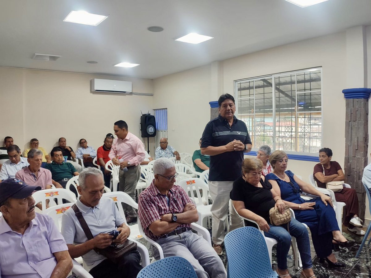 EcuadorCorte's tweet photo. ✅ Amado Morales, directivo de #CORTE, y Carlos Laz, Secretario General del Sindicato de Trabajadores de @CNEL_EP Santo Domingo, participaron en una asamblea con trabajadores activos y jubilados para abordar la defensa de los derechos laborales y de los jubilados. 👩🏻‍🏭👨‍🏭🇪🇨 https://t.co/oZTTUzKWOI