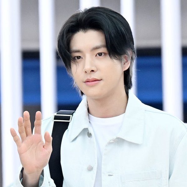 ikeuhoonfiles's tweet photo. JAKEHOON NEW HAIR COLOR 🤩 https://t.co/ZH0yyRKVEA