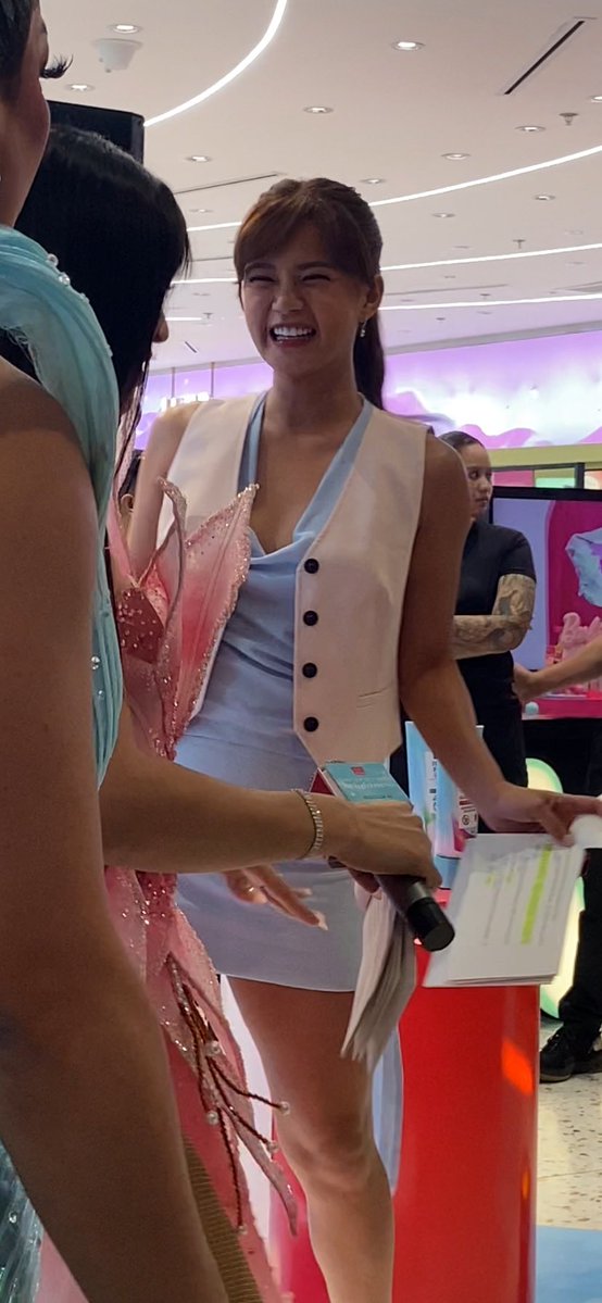 noemi_navia17's tweet photo. LABAN NA LABAN ANG AVON GLOW UP CLUB PRESIDENT @MissMarisRacal 🙋‍♀️🫶
#avon#watsons#marisracal#mariestellers💗 https://t.co/btOLVzVE4M