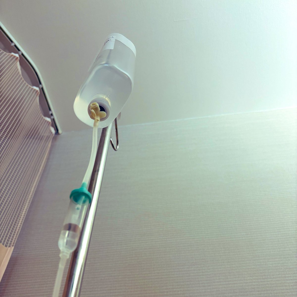 tenmatakane's tweet photo. 🤒｛やっちゃった💦
どちらかと言うと元々身体が弱い方で。
いつまでも元気でいたいし歌い続けていたい。大袈裟だけど、明日が来ない日が突然来るかもって意識する事もある。

だからこそライブは毎回全力で、楽しんでくれるみんなに会いたいと本気で願う。

7月9日ライブあるけんね！近々告知します！ https://t.co/jxENA0Ohqa