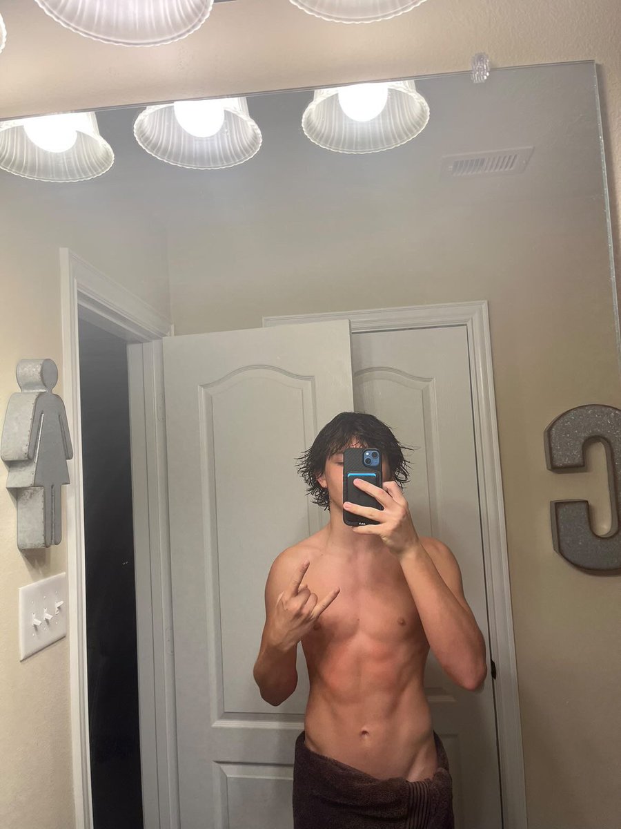 Ronniebait tweet media