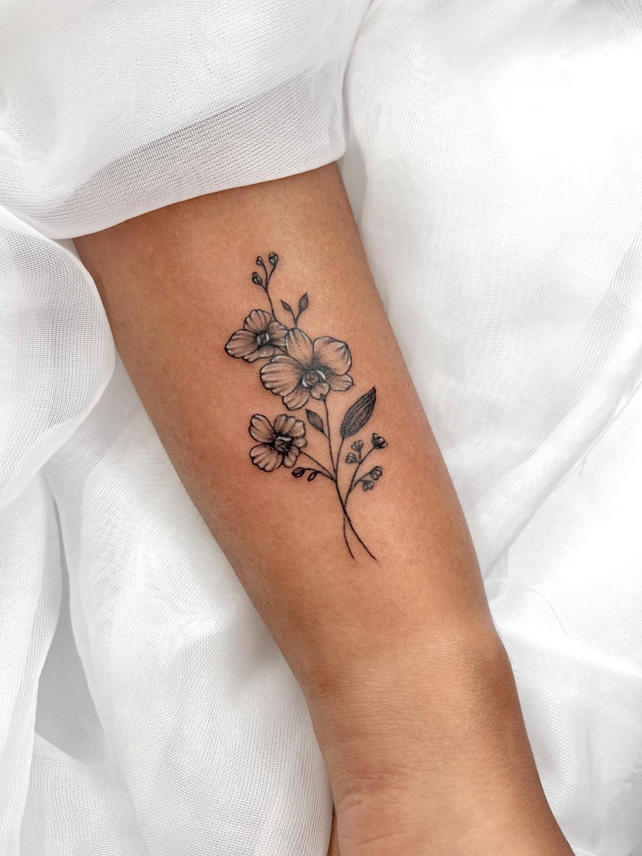 nessapcd's tweet photo. Mi amor se tatuó mi flor favorita para llevarme siempre con ella, que más le puedo pedir a la vida? 🥹🩵 https://t.co/DvpUXsRGxO