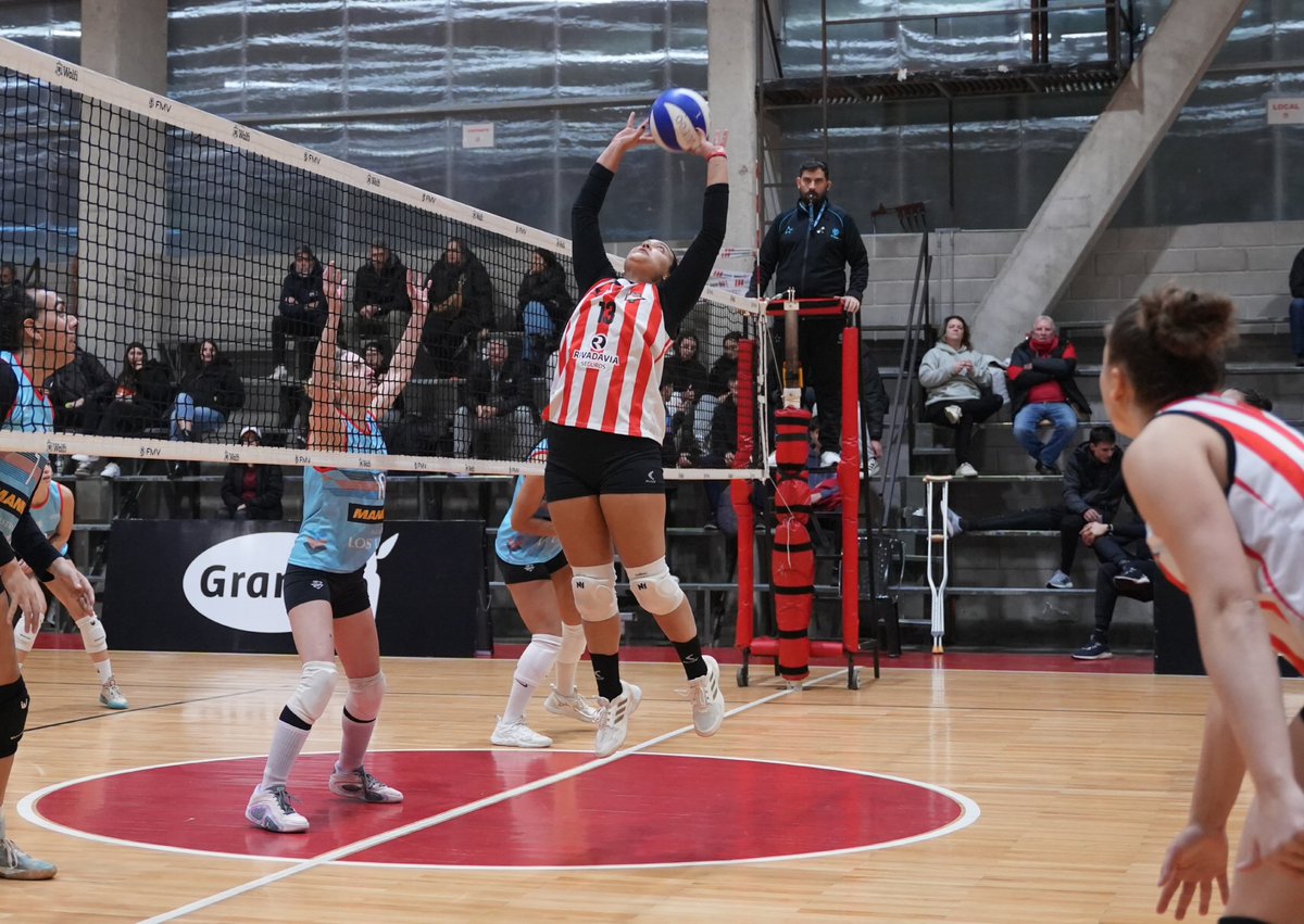 EdelpVoley's tweet photo. ¡Sólido 3 a 0 en UNO contra UNTREF en la Copa Alcides Márquez 🙌!

▫️ Estudiantes 3 - UNTREF 0
🔸️ 25-11, 25-12, 25-12

🔜 Próximo partido 26/6 vs San Lorenzo (V) 

#VamosPincha https://t.co/7UnjYn8Zkj