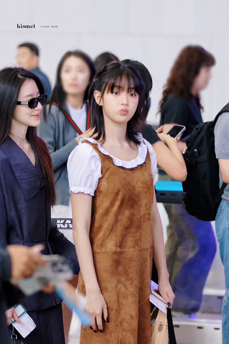SweetYeonwoo's tweet photo. COMO PUEDE SER LA MISMA PERSONA??????? POR FAVOR KIM MINNIE https://t.co/mV9WipoQcA