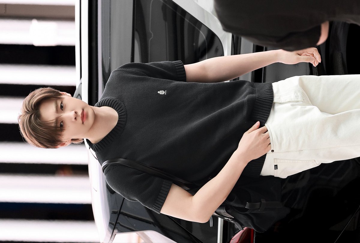 pshmew's tweet photo. he looks soooo damn gooood https://t.co/YHMaOcRqTS