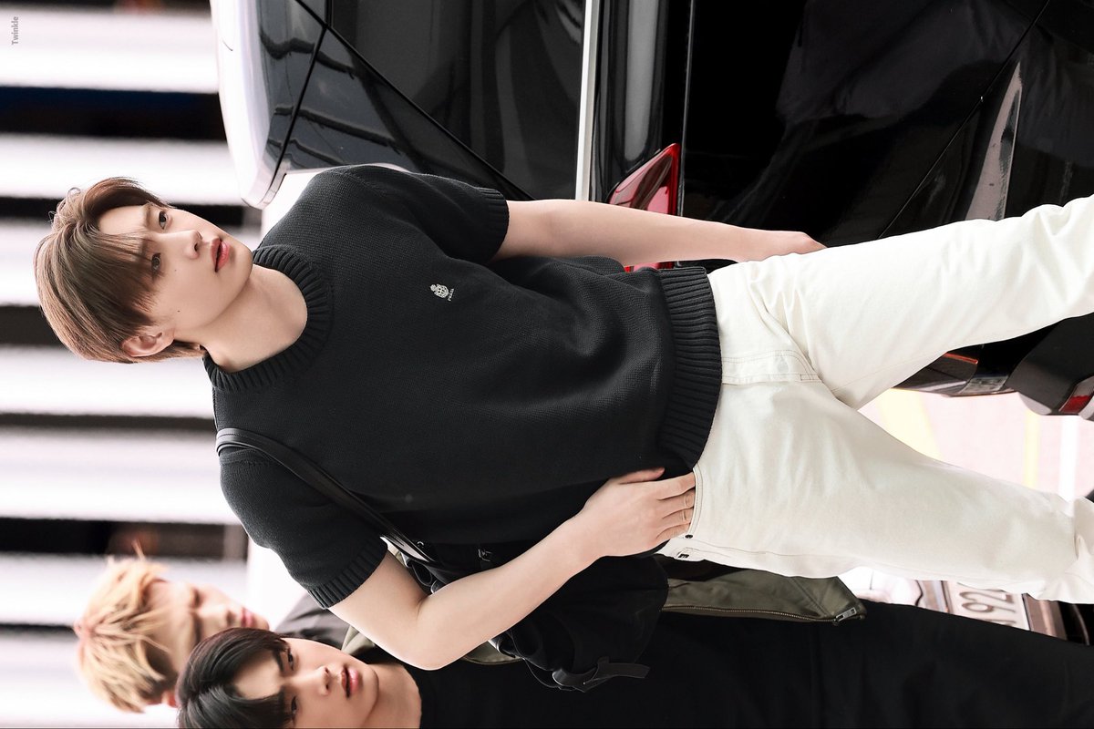 pshmew's tweet photo. he looks soooo damn gooood https://t.co/YHMaOcRqTS