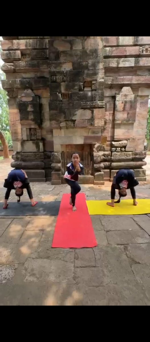 BbsrKv's tweet photo. #YogaWeek Day-5
Amid the timeless serenity of the 6th-century Rameswar, Bharateswar, Laxmaneswar &amp; Satrughneswar Temples, students of KV4 practiced Yogabhyas, Where heritage echoes harmony. 
#IYD2026 #YogaAtHeritageSite #VisitOdisha
@EduMinOfIndia @moayush @ASIGoI @KVS_HQ https://t.co/T4uBPShXt1