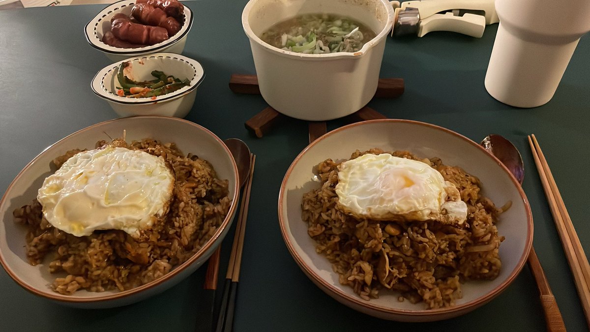 jin_323100's tweet photo. 선욱이가 식사 사진 올려 즐때마다 맘이 몽글몽글 해짐.
"저(저희) 잘 지내고 있어요~"
하고 이야기 해주는거 같아 
밥만큼이나 팬들을 생각하는 선욱이. https://t.co/CzgF53HofV