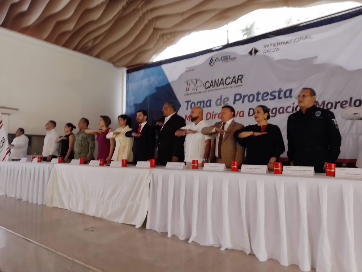 LUISMERINO76's tweet photo. La Lic. Andrea Mendoza Gaona toma protesta como titular de la delegación Morelos de la Cámara Nacional de Autotransporte de Carga (CANACAR). Muchas felicidades en su nueva responsabilidad. https://t.co/hUhNnErPfw