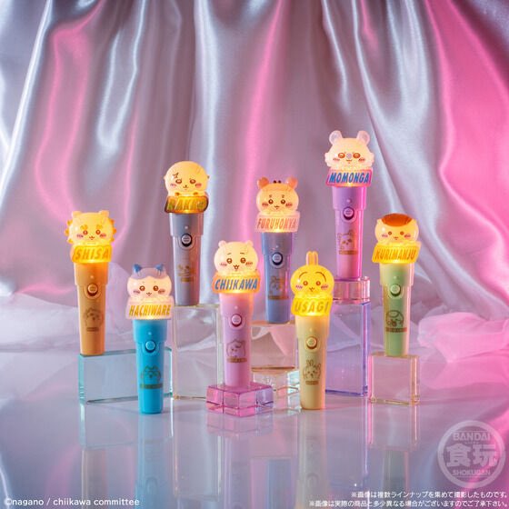 chiikawasan's tweet photo. 【新作食玩】

『ちいかわ Light stick charm』

🔻詳細
🔗https://t.co/2MLDVLzuB1

まるでライブグッズのような、スティックライト型チャームが新登場！

2026年10月発売予定📝 https://t.co/pLqCXbNWPa