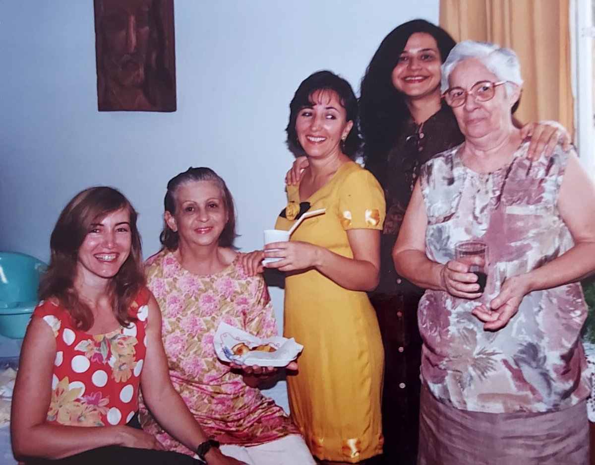 rainersousa's tweet photo. Minha mãe me mandou essa foto e cheguei à seguinte conclusão: eu poderia dizer que nasci na antiga Iugoslávia, três anos antes do Muro de Berlim cair. https://t.co/oHd0s0PwTe