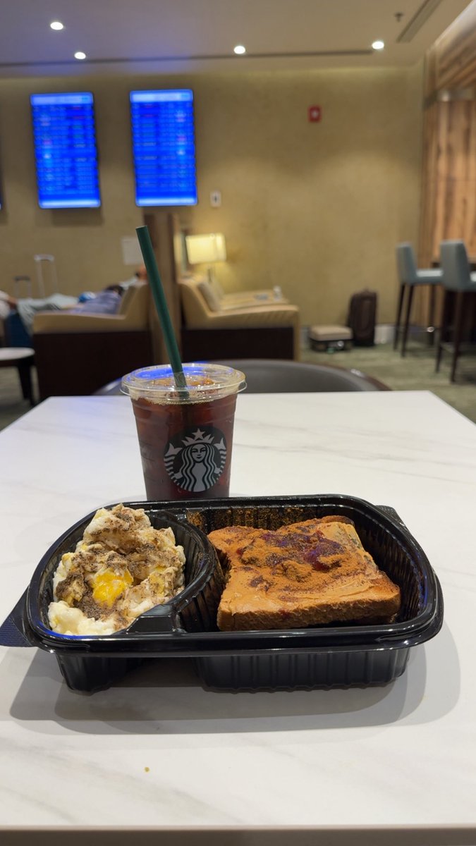 AlnowiserA's tweet photo. Good Morning people ☀️✈️
Have a #Breakfast ☕️🧊🍳🍞🥜🍓 https://t.co/DwCKsfN8KK