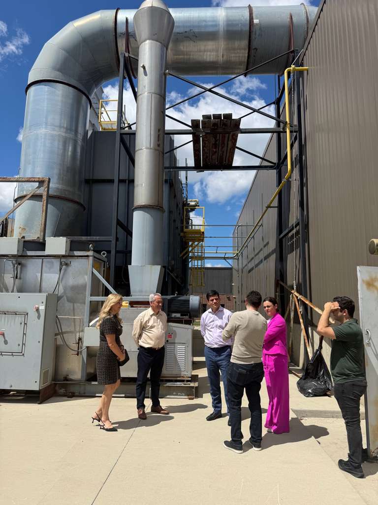 GreeceInChicago's tweet photo. It was a pleasure to visit American Gasket Technologies (AGT) in Addison, Illinois, and learn the inspiring story of the Kalouris family. From Vlachata, Kefalonia, to a thriving U.S. manufacturing company, their journey reflects innovation, hard work and family values. 🇬🇷🇺🇸 https://t.co/Ef9mZZ7P68