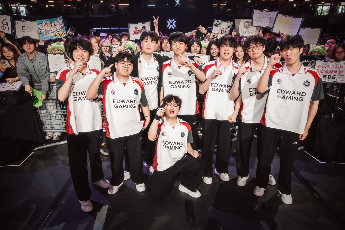 leiysoar's tweet photo. A Historic Finale…

PRX could become the first core to win Masters twice

LEV could be the youngest team on avg to win a Masters

Derke &amp; Chronicle would win their 3rd and 4th trophies respectively

and EDG could be the first core to have won both a Masters and a Champs Trophy… https://t.co/nbl4TSBLdy
