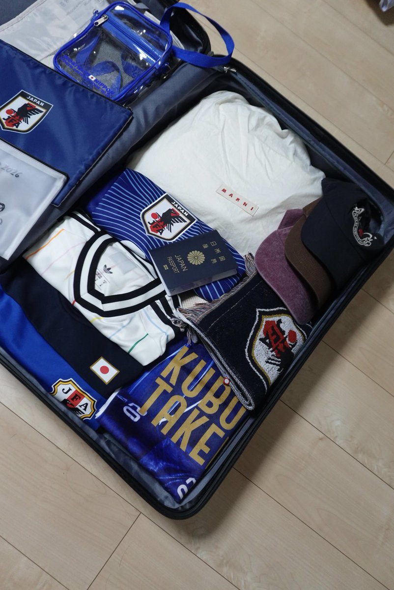 fctokyo44's tweet photo. 行ってきます✈️

最高の景色見れますように🇯🇵🌟 https://t.co/lrXpOQcCLX