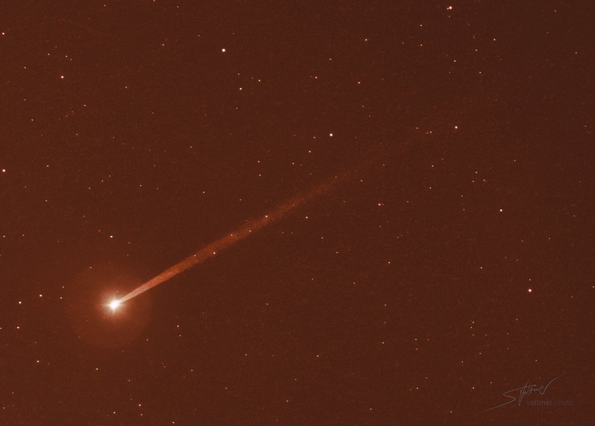 _CosmicRey_'s tweet photo. @Hmatt844 @PixelPlayz16 @alexboge Earth's atmosphere is influenced by the sun, giving it a "comet tail" (the geocorona) that goes past the moon.

Earth is far enough away that it's fairly subdued, but mercury is much closer, and its surface erosion stretches way farther. https://t.co/qGR1t7X6nN