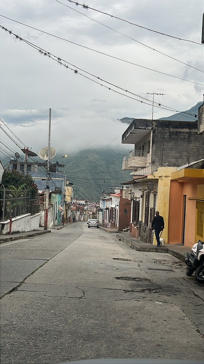 marielagra's tweet photo. 18-06-26 #porestascalles #Paz #fe #saludparalosenfermos
 #cielo #junio #mundialdefútbol2026 https://t.co/3QPr1F4wjH