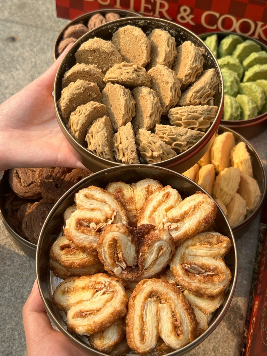 AlsoppMavi45474's tweet photo. Today’s snack hit: these salted egg yolk butter cookies  Crispy, sweet-savory perfection! Who’s craving a bite https://t.co/x0F2qikrp0