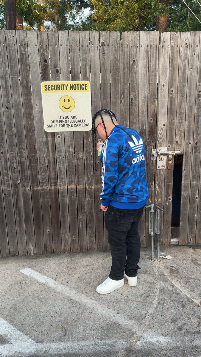 gN_achuma's tweet photo. This #Bape Got 3 Stripes https://t.co/3kVDLVR44A
