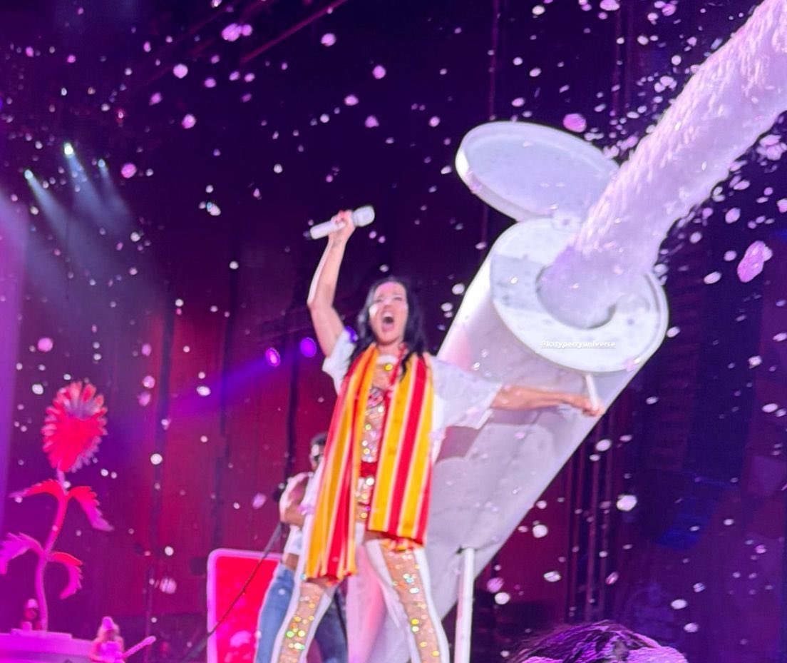 ryan_marthaller's tweet photo. KATY PERRY IS BACK!!! https://t.co/UH28PD0wUn