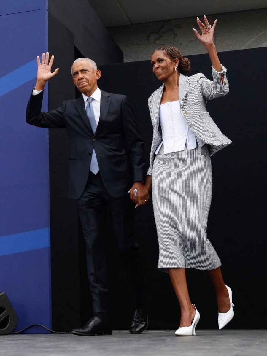 EmotionsDoctor's tweet photo. I just listened to Michelle Obama's speech about her husband and I shed tears.

It's pertinent to be an emotionally intelligent soul, husband, father and leader.

We must raise ourselves with dignity and character. https://t.co/zdXHBXwiFO
