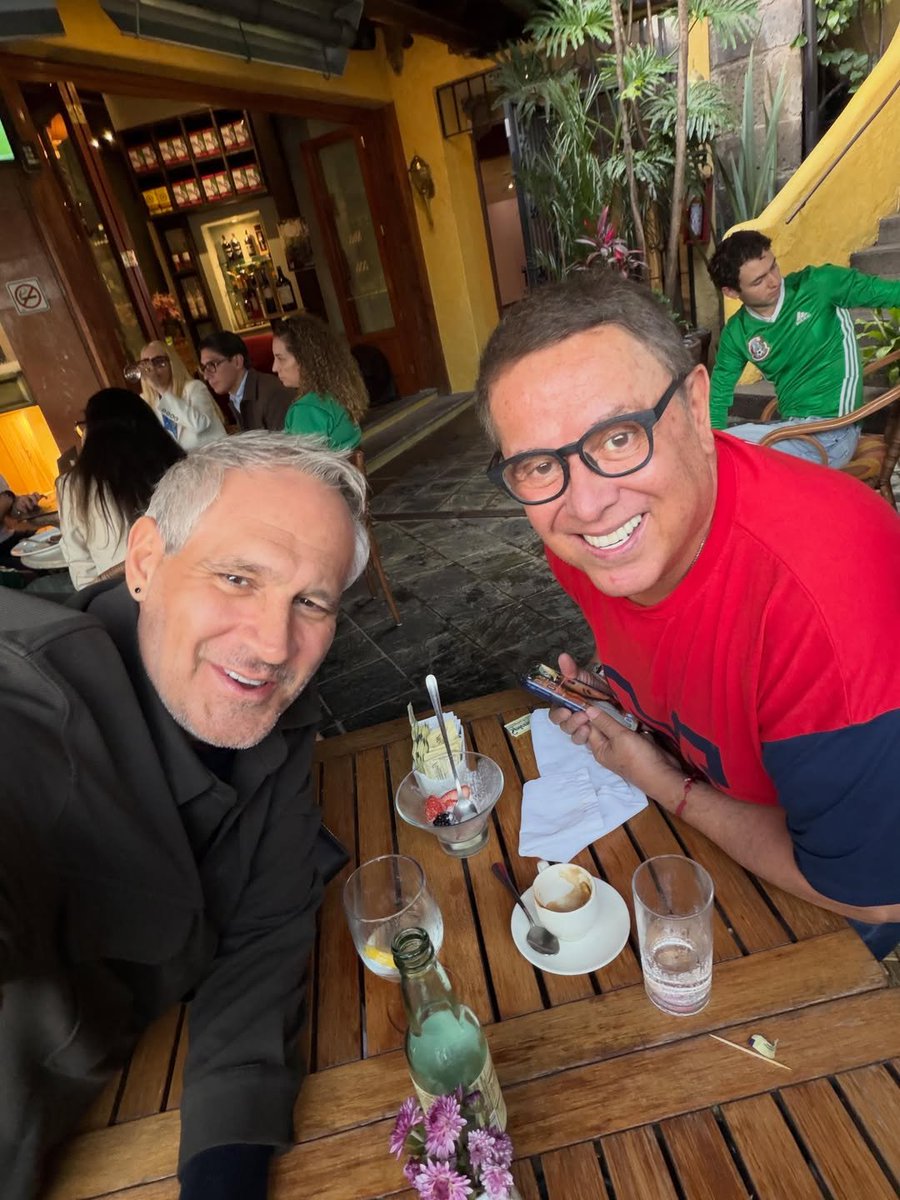 Vaneperezmon's tweet photo. Arath y Mayito reunidos de nuevo, Marath la amistad más hermosa del mundo 😍🥰

#ArathDeLaTorre #MarioBezares #Marath https://t.co/enVQC52Rtg