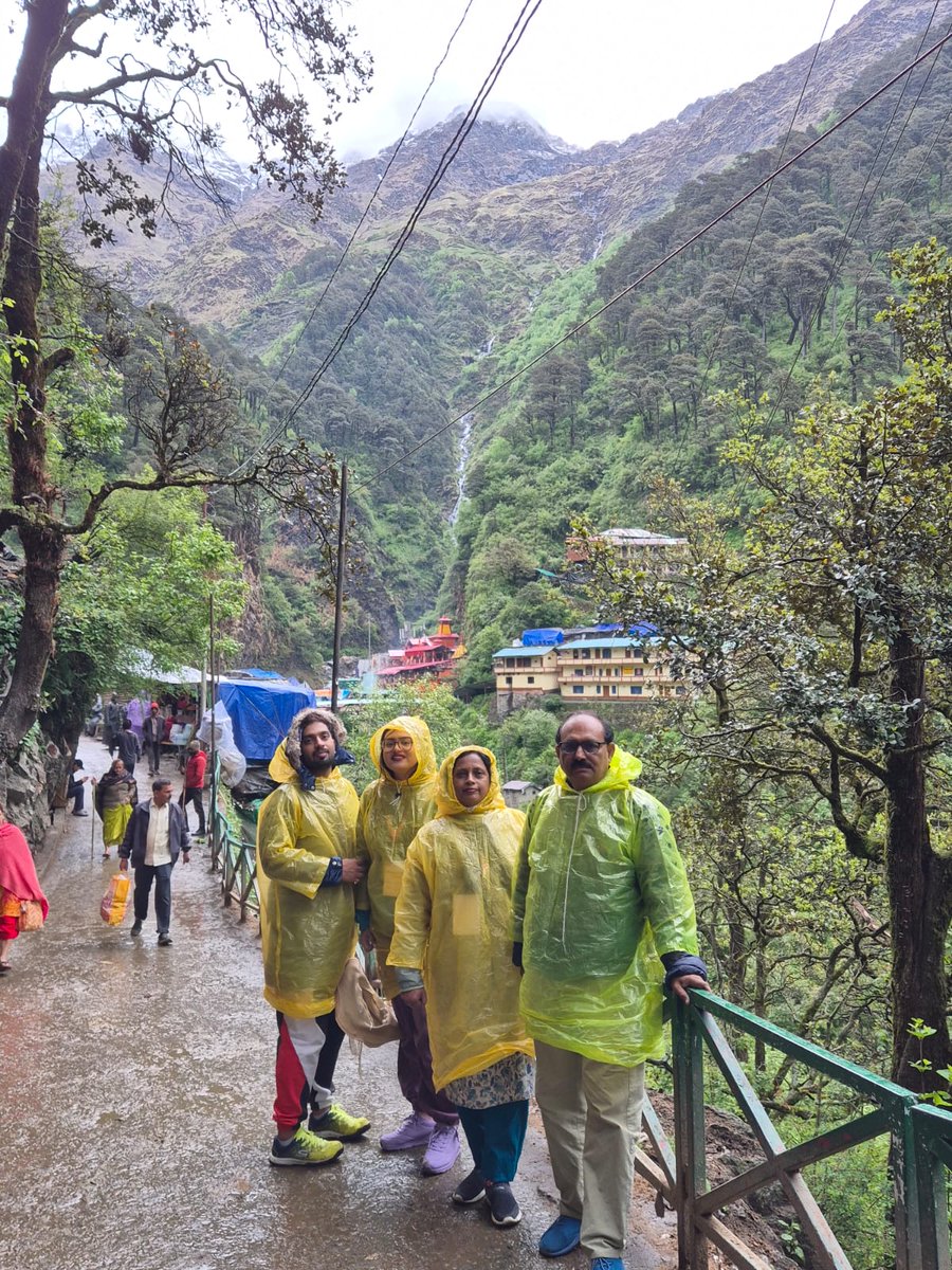 ranjitnitj's tweet photo. ईश्वर कृपा से चार धाम यात्रा (यमनोत्री, गंगोत्री, केदारनाथ, बद्रीनाथ) करके परिवार के साथ हरिद्वार (हरकी पौड़ी) में गंगा स्नान किया। (20260611-17)
@atulkotharissun @Shiksha_Utthan @kishorprasadcbs #Chardham https://t.co/zWhPHYUjTO
