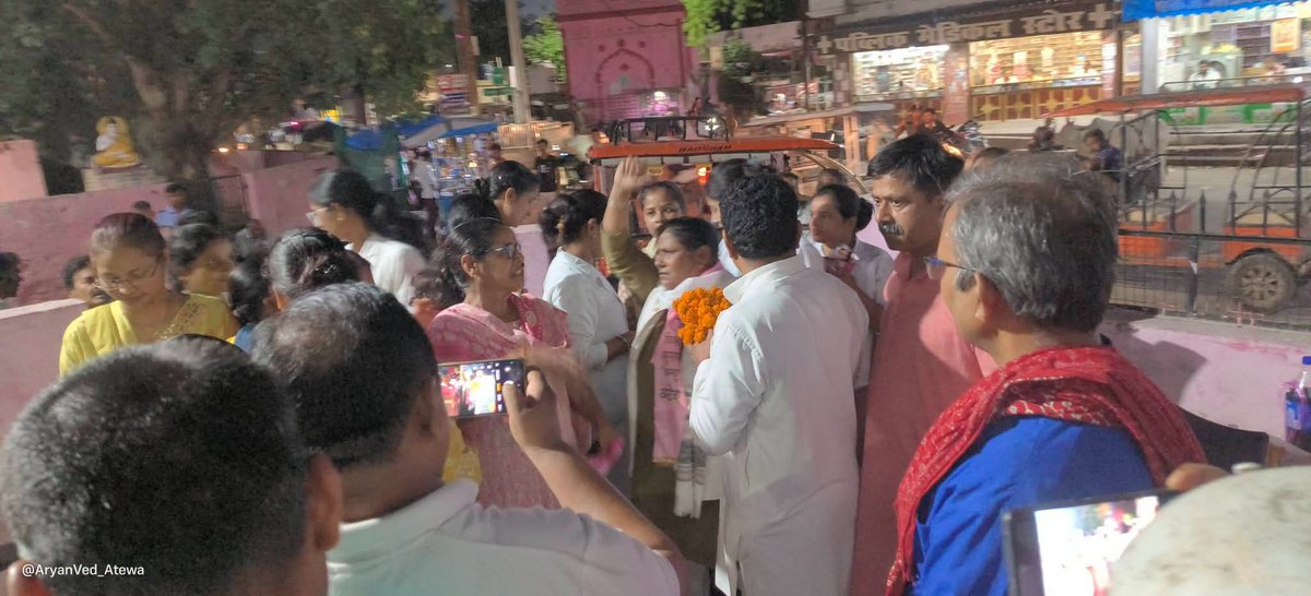 vijaykbandhu's tweet photo. सीतापुर चिकित्सालय में नर्सिंग और कर्मचारी स्टाफ के साथियों ने जन जागरण यात्रा का स्वागत किया।
#vijaykumarbandhu https://t.co/jUG8UtszBx