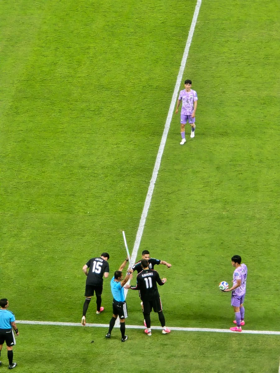 e_deportivo's tweet photo. DEBUT DE SANTI GIMÉNEZ ⚽
Santiago Giménez entra para sustituir a Raúl Jiménez y vive sus primeros minutos en la Copa. 🏆
Sigue toda la información a través de #iHeartRadio
#SNM #CoreadelSur #CopaMundialFIFA2026
#RBA
📷 Arturo Sanguino https://t.co/AlI3GZRh64