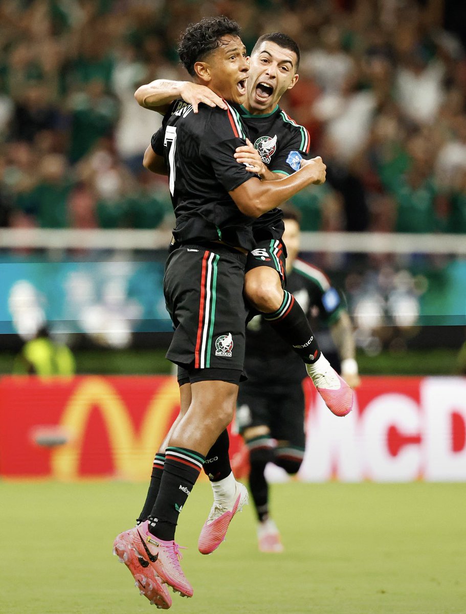 Makonco_M's tweet photo. 🔴 Co-hosts Mexico secures advancement to the last 32 with a narrow 1-0 victory over South Korea. 𝗕𝗮𝗳𝗮𝗻𝗮 𝗕𝗮𝗳𝗮𝗻𝗮 𝗿𝗲𝗾𝘂𝗶𝗿𝗲𝘀 𝗮 𝘄𝗶𝗻 𝗮𝗴𝗮𝗶𝗻𝘀𝘁 𝗦𝗼𝘂𝘁𝗵 𝗞𝗼𝗿𝗲𝗮 𝘁𝗼 𝗸𝗲𝗲𝗽 𝘁𝗵𝗲𝗶𝗿 𝗰𝗵𝗮𝗻𝗰𝗲𝘀 𝗼𝗳 𝗾𝘂𝗮𝗹𝗶𝗳𝘆𝗶𝗻𝗴 𝗳𝗼𝗿 𝘁𝗵𝗲 𝗻𝗲𝘅𝘁 𝗿𝗼𝘂𝗻𝗱.

𝟭. 🇲🇽 𝗠𝗲𝘅𝗶𝗰𝗼 (𝟲𝗽𝘁𝘀) +𝟯 ✅ 
𝟮. 🇰🇷 𝗦𝗼𝘂𝘁𝗵 𝗞𝗼𝗿𝗲𝗮 (𝟯𝗽𝘁𝘀) +𝟬
𝟯. 🇨🇿 𝗖𝘇𝗲𝗰𝗵𝗶𝗮 (𝟭𝗽𝘁) -𝟭
𝟰. 🇿🇦 𝗦𝗼𝘂𝘁𝗵 𝗔𝗳𝗿𝗶𝗰𝗮 (𝟭𝗽𝘁) -𝟮

🗓️ 25th June at 03h00:

🇨🇿 Czechia vs 🇲🇽 Mexico
🇿🇦 South Africa vs 🇰🇷 South Korea

#FIFAWorldCup2026