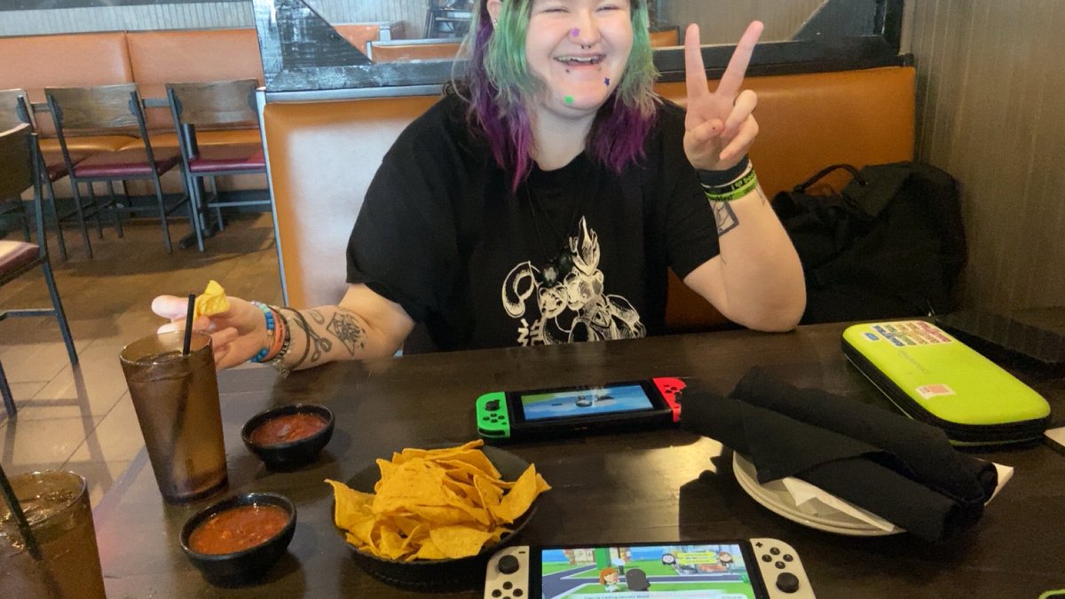 chrissywakeuhp's tweet photo. tomodachi n tacos https://t.co/0Oj4XRADr8