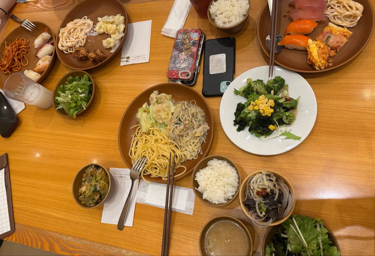 nigi2hellnchos's tweet photo. 昨日は仕事半休にして久しぶりに遊んだ^ᴗ ̫ ᴗ^♩
とりあえずじゃじゃみんスロット打って当たりが2回もきてTK聞けたので負けたけどある意味勝ちです✌︎(´>▽∂`)？

んたと合流してご飯食べてバイキングって癖出てなんか面白い😂😂
あといーくんがいました(嘘)
楽しかった✨️ありがとう✨️ https://t.co/aCEO1dpOxG