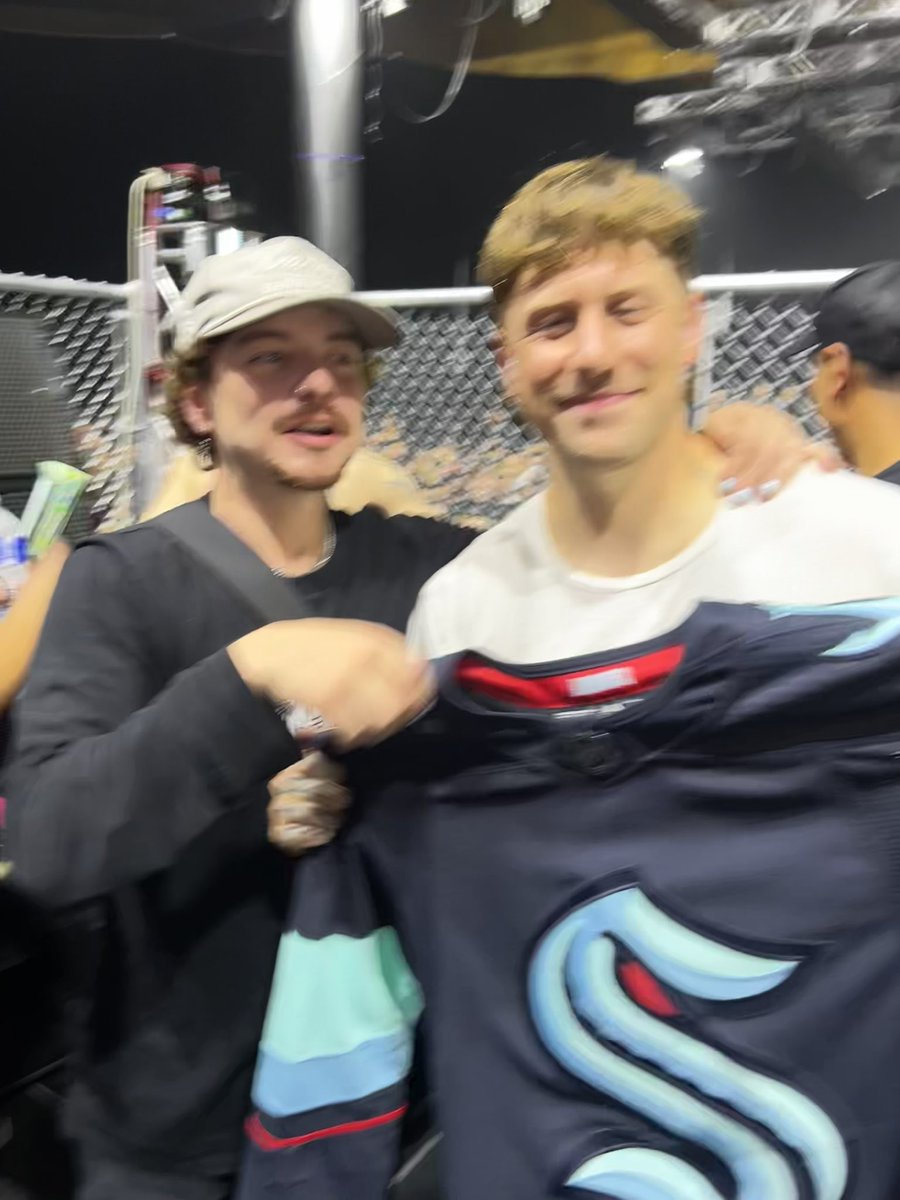 derekmclean13's tweet photo. They say don’t meet your heroes, but they haven’t met @KayzoMusic yet https://t.co/1Y6vvLD1r0