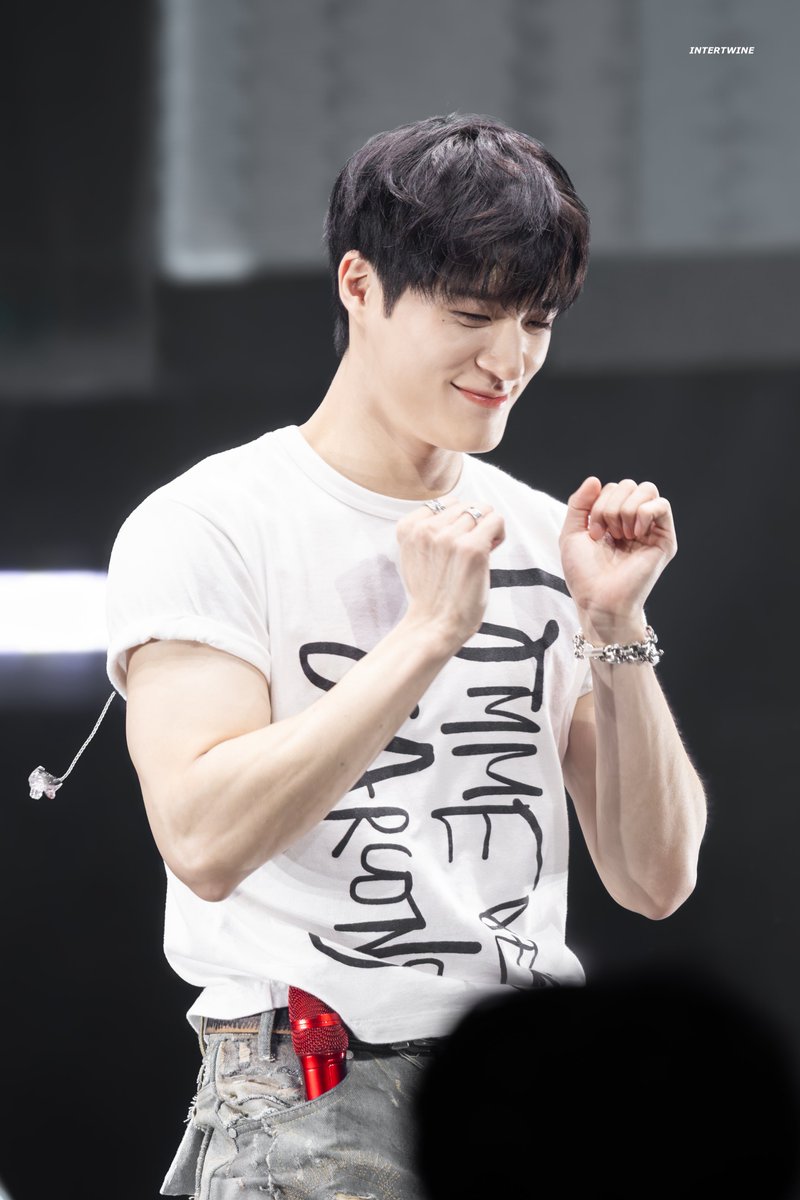 INTERTWINE2313's tweet photo. 260614 JNJM DUALITY Seoul

#제노 #JENO https://t.co/7kA3hGfwb2