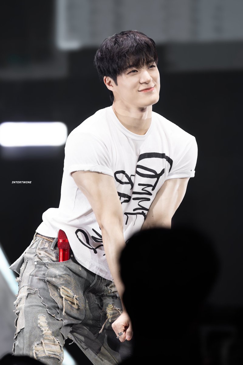 INTERTWINE2313's tweet photo. 260614 JNJM DUALITY Seoul

#제노 #JENO https://t.co/7kA3hGfwb2