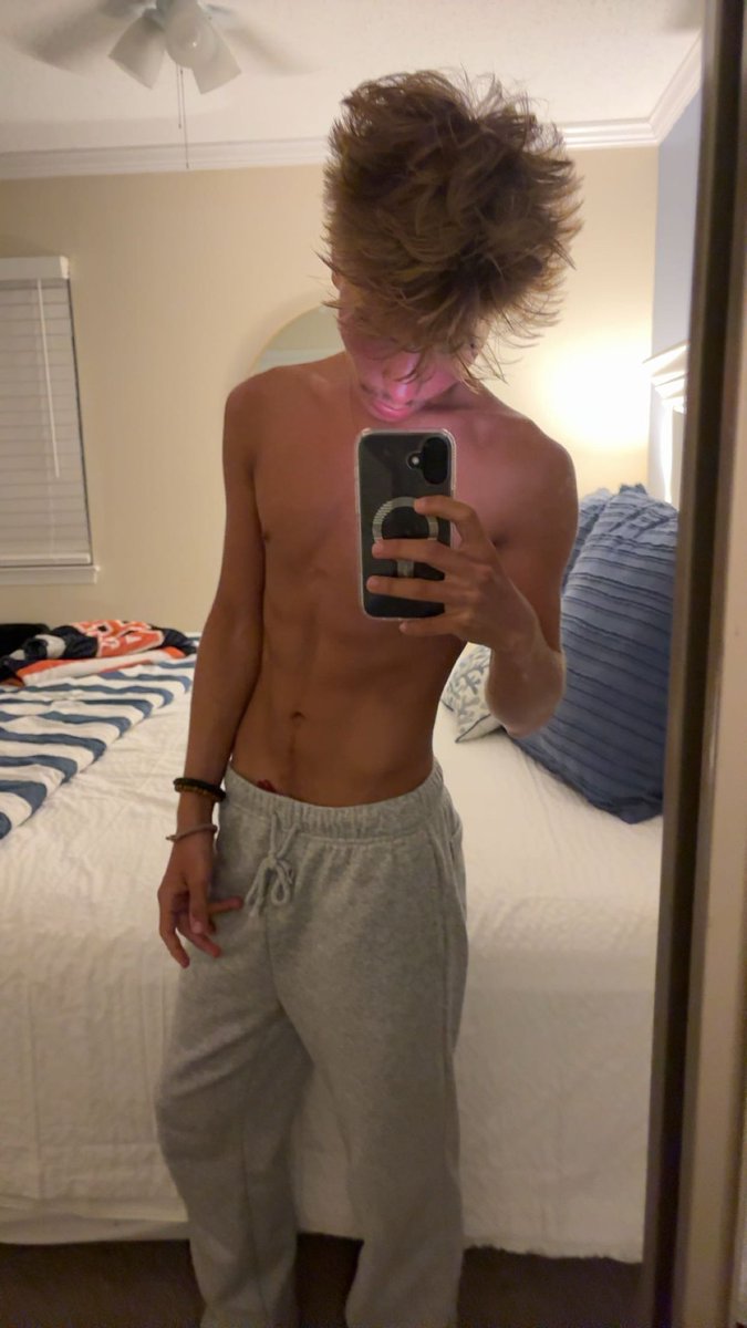 EnzoAndShaun's tweet photo. College life, late nights, and that “don’t overthink it” energy 😈❤️
You’ll see what I mean 👀
#gay #mlm #gayteen #onlyfans #instagay https://t.co/bx4GlgWzUg