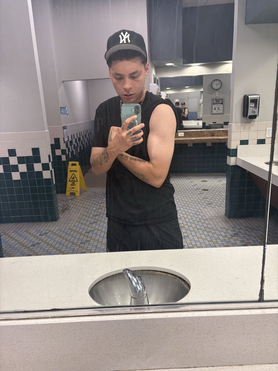 AlliiAlleecc's tweet photo. Gym gains been going crazy 👀😏 https://t.co/0oVrTr6cB3