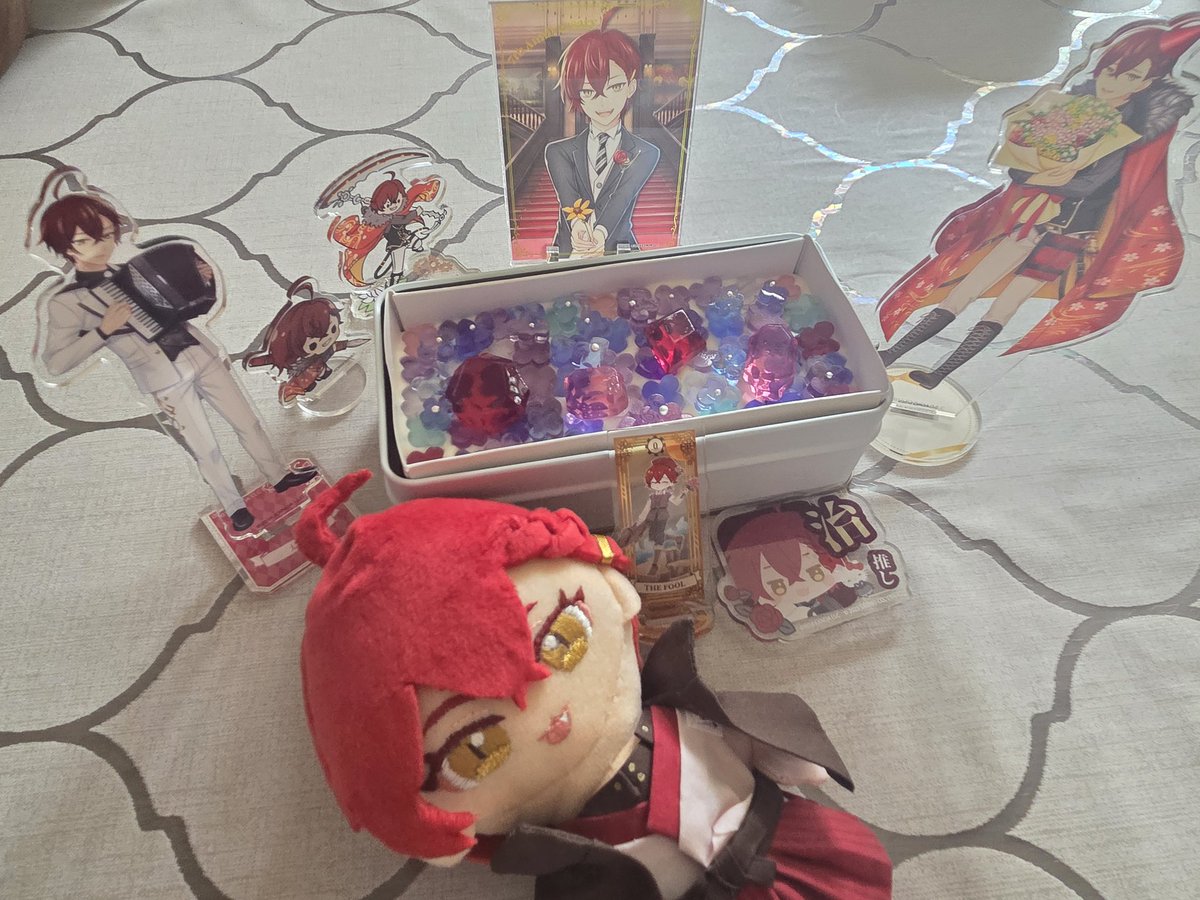 kazehuta's tweet photo. 今年はキラキラのケーキでお祝い🎂✨おめでとうね…🌸 https://t.co/GEKMzH8jwP