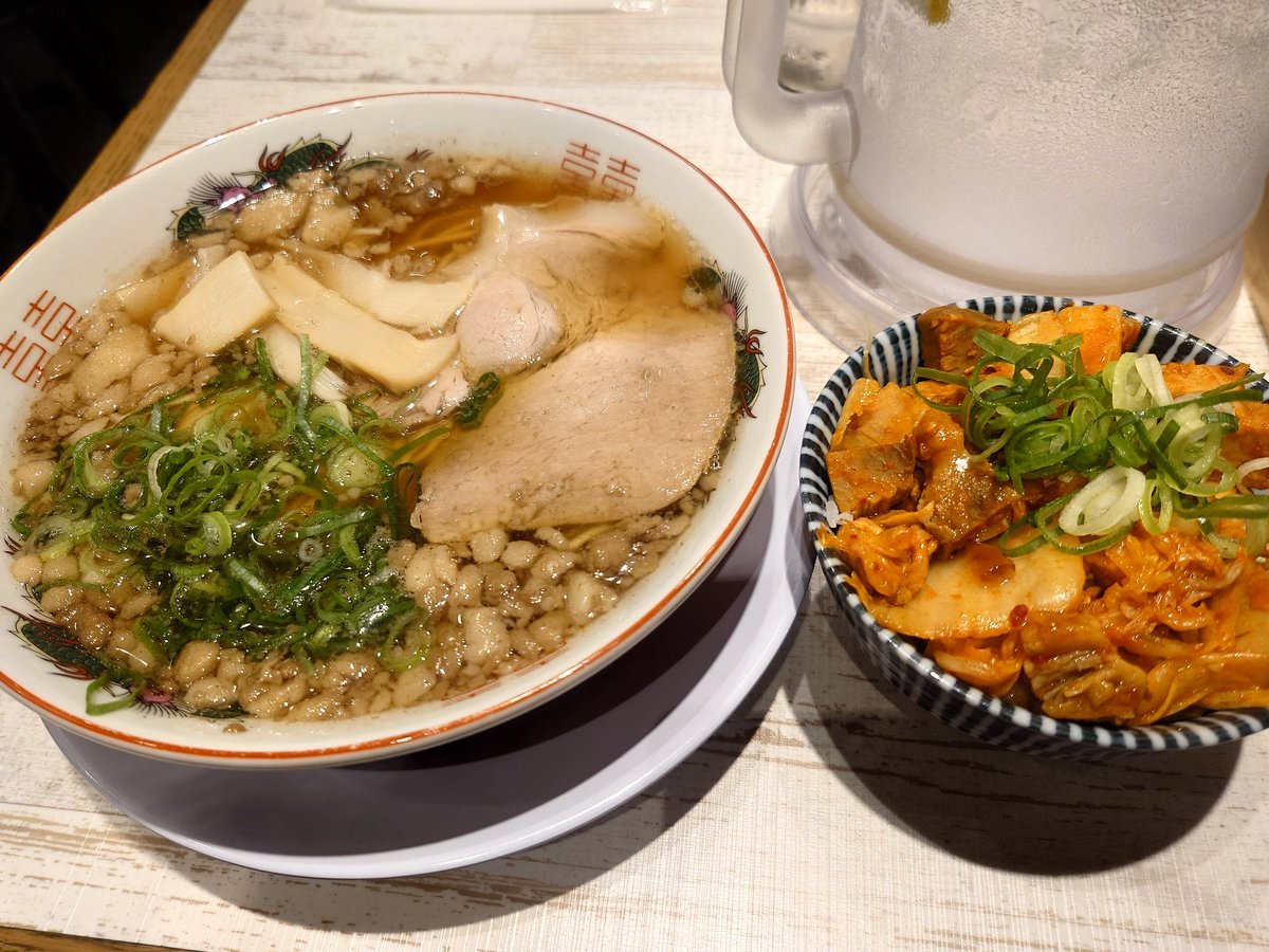 puchi_st's tweet photo. 新幹線に乗る前に駅構内でぱぱっと昼飯。
･･･あ、尾道ラーメン昨日も食べたわ。あとキムチ苦手だったわｗ
こんな日もある。（むしろ困難ばっかり） https://t.co/nSd0r681DL