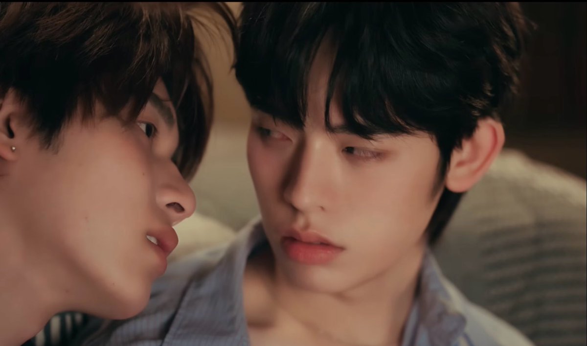 toeyniya's tweet photo. แล้วน้องปุ๊กปิ๊กตอนกรึ่ม ๆ คือสวยมาก แจ้มแดง ๆ ปากก็จ๋วย😭 แล้วคือยัยจับบักจ๋ายมาจูบเองเลยด้วยซ้ำ ดูวิธีการวางมือคือนี่แหละ  เคะหัวแถว บักจ๋ายไปไหนไม่รอดชัว โบ้แน่เอ็ง🫵🏻

TEETEEPOR NEW JOURNEY 

#ตี๋ตี๋ป๋อไลน์อัพ2026
#สนิทแค่เพื่อนTheSeries
#FriendBenefitSeries https://t.co/ngV0b6u4oO