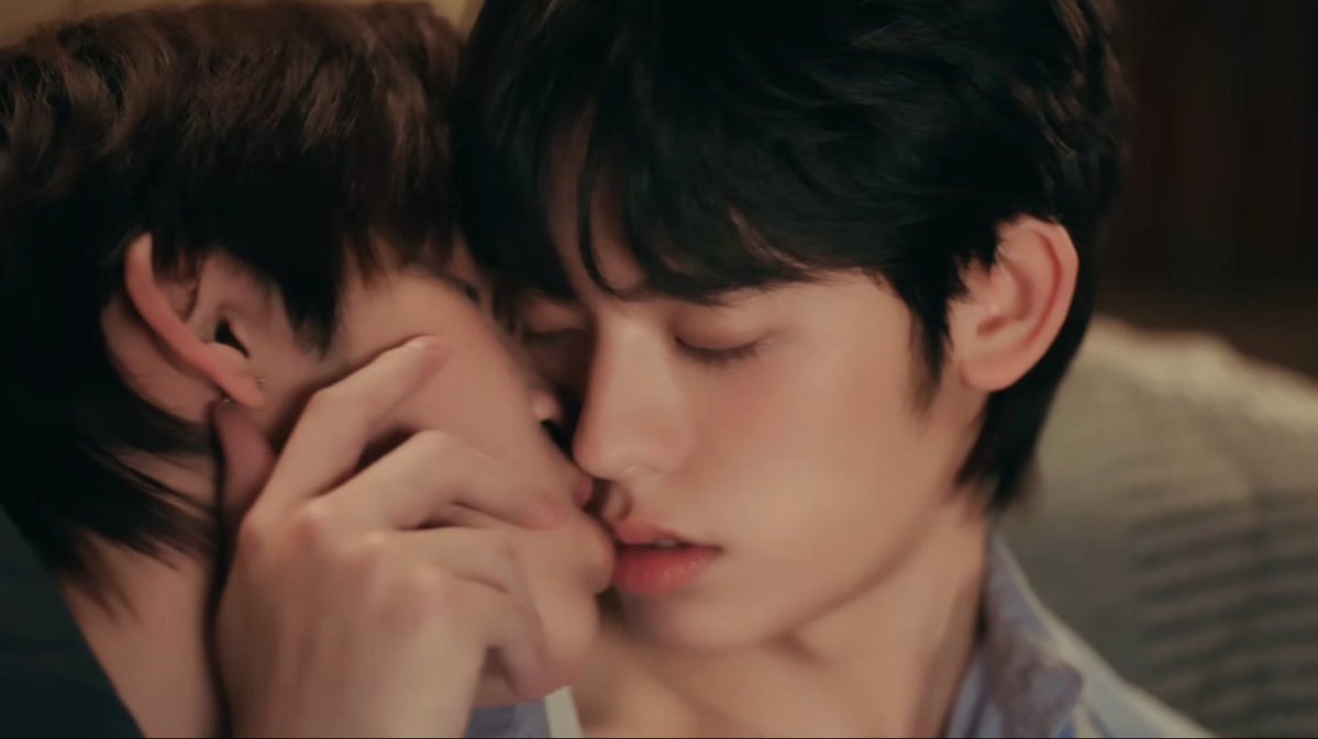toeyniya's tweet photo. แล้วน้องปุ๊กปิ๊กตอนกรึ่ม ๆ คือสวยมาก แจ้มแดง ๆ ปากก็จ๋วย😭 แล้วคือยัยจับบักจ๋ายมาจูบเองเลยด้วยซ้ำ ดูวิธีการวางมือคือนี่แหละ  เคะหัวแถว บักจ๋ายไปไหนไม่รอดชัว โบ้แน่เอ็ง🫵🏻

TEETEEPOR NEW JOURNEY 

#ตี๋ตี๋ป๋อไลน์อัพ2026
#สนิทแค่เพื่อนTheSeries
#FriendBenefitSeries https://t.co/ngV0b6u4oO