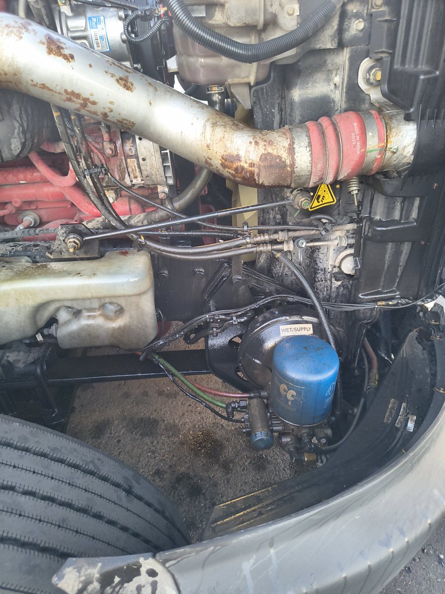 RickPercoco1776's tweet photo. Gotta love coolant leaks, oh yeah! It's always something with these newer trucks. 🙄😏 https://t.co/kN2Twq62TW