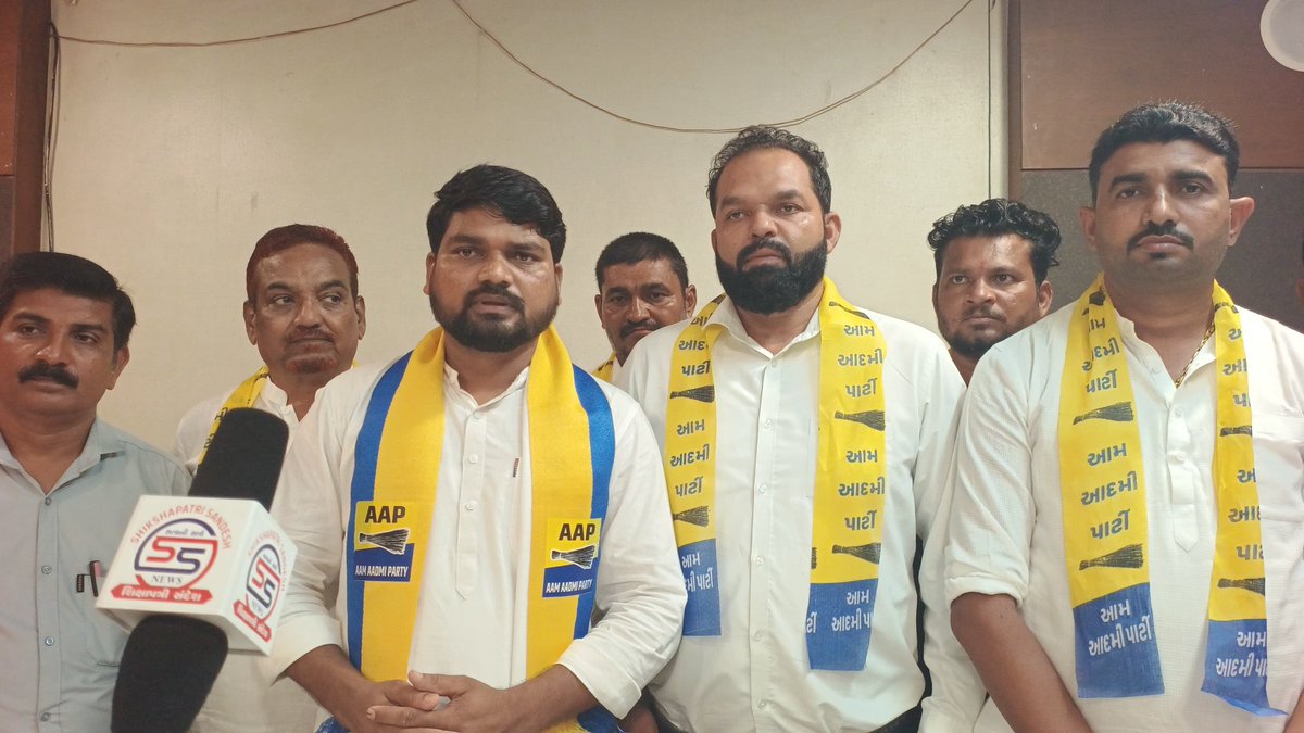Chaitar_Vasava's tweet photo. આજરોજ નર્મદા જિલ્લાના કોંગ્રેસ પક્ષના અનેક આગેવાનો અને કાર્યકર્તાઓ આમ આદમી પાર્ટીની જનહિતની નીતિઓ, પારદર્શક શાસન અને જનસેવાના કાર્યોથી પ્રેરિત થઈને વિધિવત રીતે @AamAadmiParty માં જોડાયા છે.
આમ આદમી પાર્ટીમાં જોડાનાર આગેવાનોમાં પ્રકાશભાઈ વસાવા (પૂર્વ ઉપપ્રમુખ, પૂર્વ ન્યાય સમિતિ અધ્યક્ષ), રાકેશભાઈ પટેલ (ધાનપુર તાલુકા મહામંત્રી), જિગ્નેશભાઈ વસાવા (નાંદોદ તાલુકા મંત્રી) તેમજ સુરસિંહભાઈ વસાવા (મહામંત્રી) સહિત અન્ય કાર્યકર્તાઓ જોડાયા.
આ પ્રસંગે નર્મદા જિલ્લા આમ આદમી પાર્ટી પ્રમુખશ્રી નિરંજનભાઈ વસાવા ઉપસ્થિત રહ્યા.
આમ આદમી પાર્ટી પરિવારમાં તમામ નવા જોડાયેલા આગેવાનો અને કાર્યકર્તાઓનું હાર્દિક સ્વાગત છે.