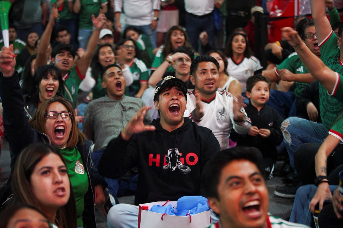Radio_Formula's tweet photo. ¡LOS ROSTROS DEL TRIUNFO! 🇲🇽🔥 Estamos en dieciseisavos. ¡SOMOS LOS PRIMEROS CLASIFICADOS DEL MUNDIAL

México 1 - 0 Corea del Sur

Fotos: Reuters https://t.co/TQIwlvyvIA